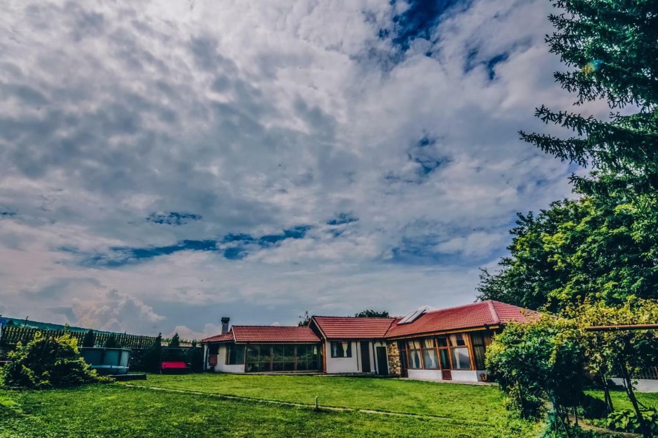 Завоя Hotell Krusjuna Exteriör bild